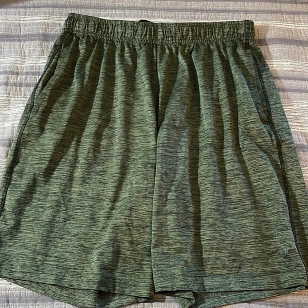 Old Navy Green Black Go Dry Active Shorts Size XXL (18) EUC #0278